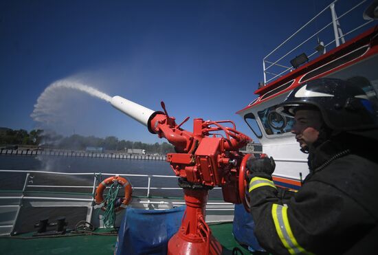 Nadezhda fireboat