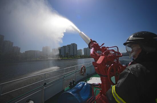Nadezhda fireboat