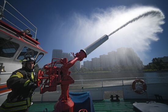 Nadezhda fireboat