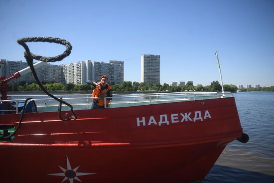 Nadezhda fireboat