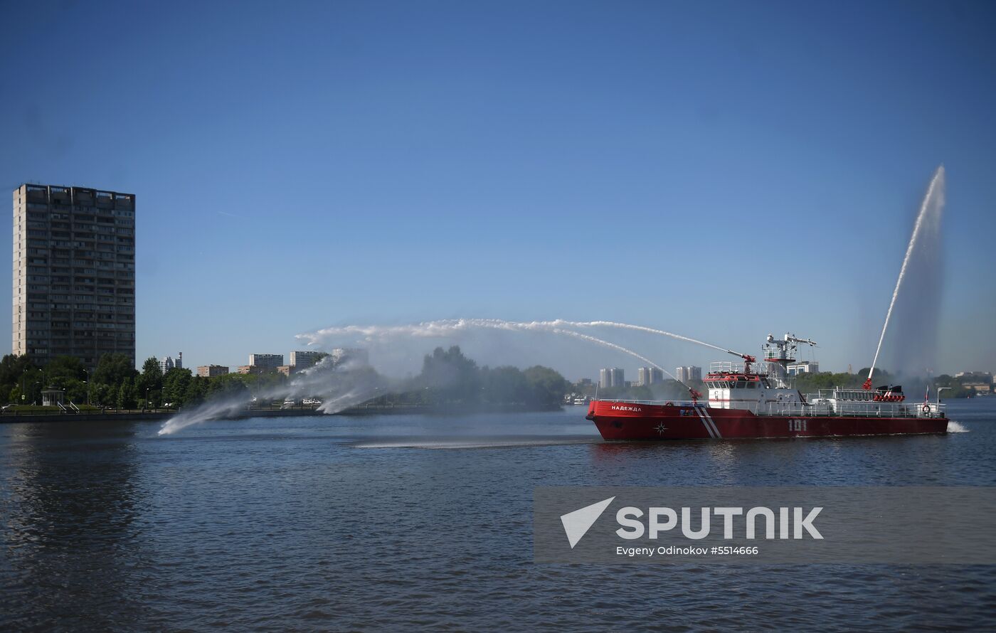 Nadezhda fireboat