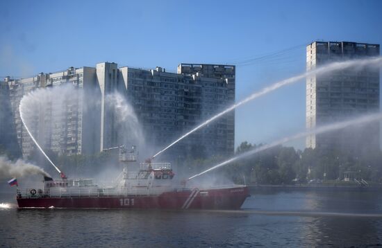 Nadezhda fireboat