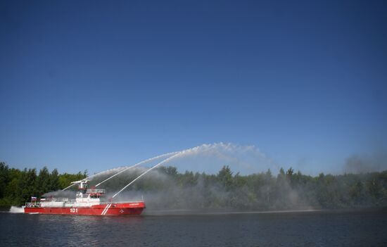 Nadezhda fireboat