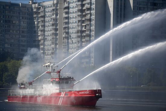 Nadezhda fireboat