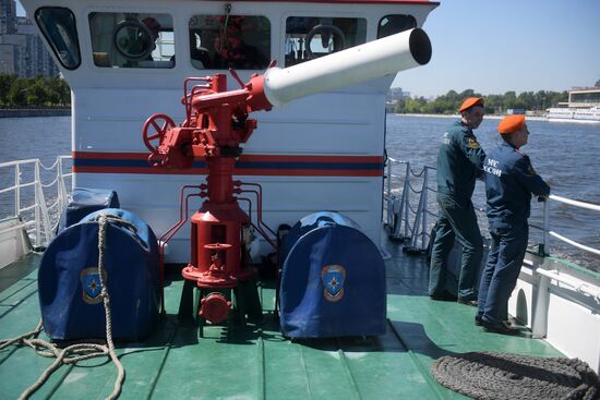 Nadezhda fireboat