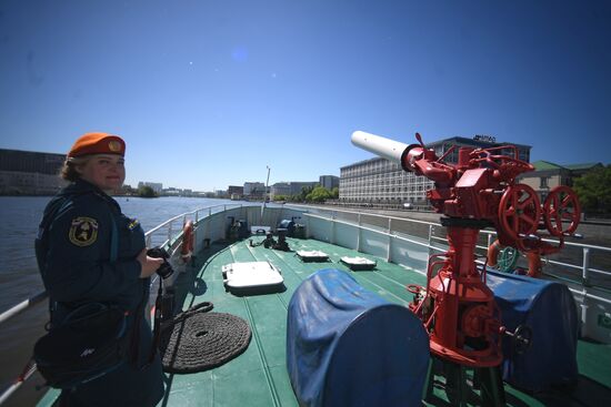 Nadezhda fireboat