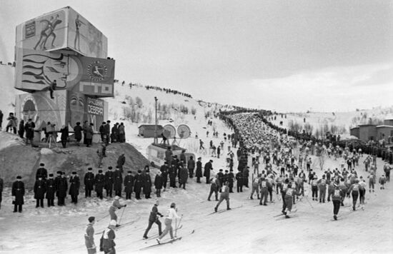 North Holiday skiing marathon in Murmansk