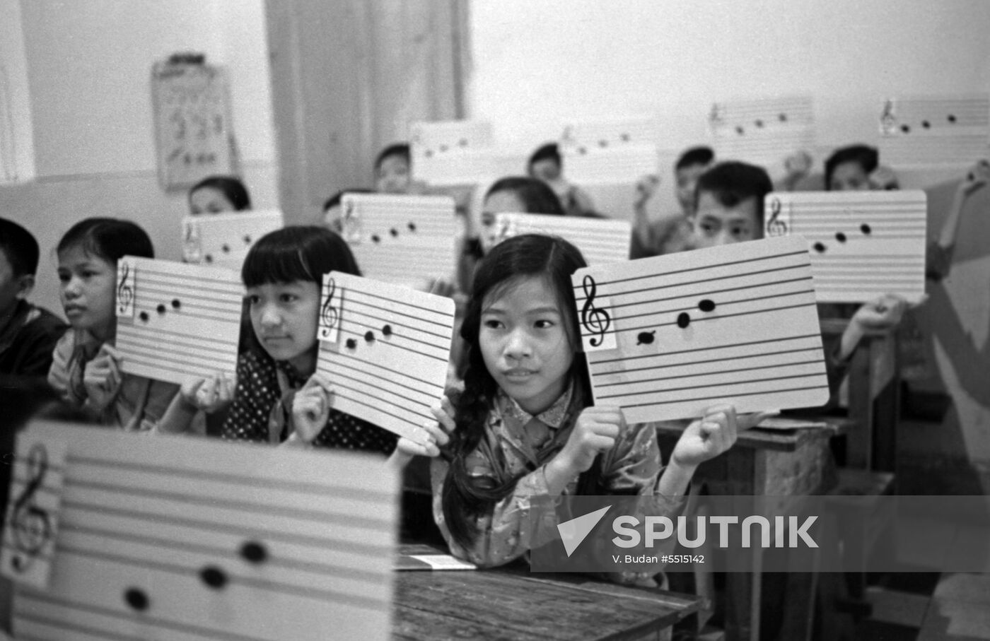 Vietnamese schoolchildren at music lesson