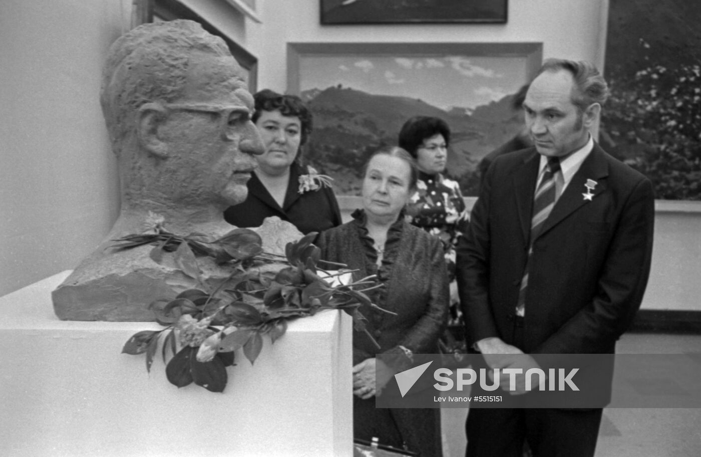 Exhibition marking 25th anniversary of USSR Academy of Arts