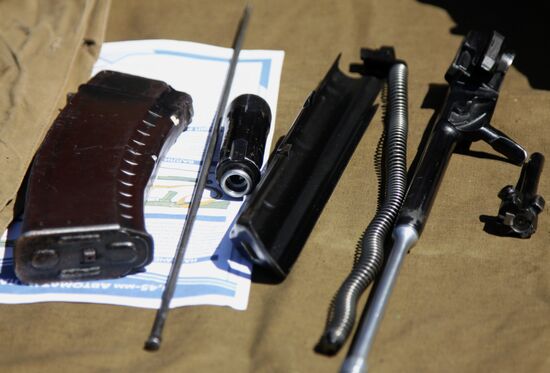 School students practice in firing from Kalashnikov rifle in Donetsk People’s Republic