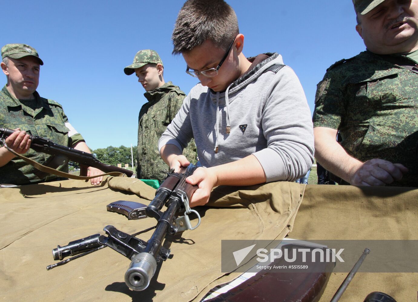 School students practice in firing from Kalashnikov rifle in Donetsk People’s Republic
