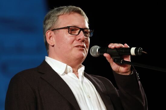 'Decision on liquidation' film premiere