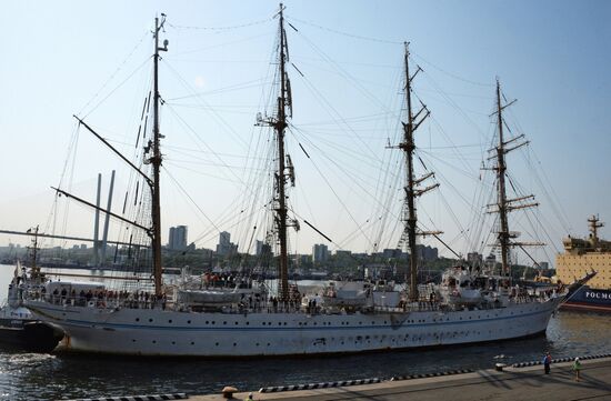 Japan's Kaiwo Maru tall ship welcomed at Vladivostok port