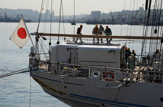 Japan's Kaiwo Maru tall ship welcomed at Vladivostok port