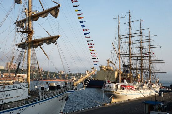 Japan's Kaiwo Maru tall ship welcomed at Vladivostok port
