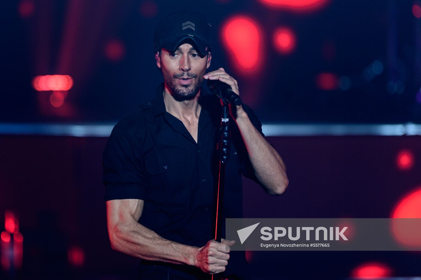 Singer Enrique Iglesias during a concert at Moscow's Crocus City Hall. Location: Russia, Moscow. Author: Evgenya Novozhenina/Sputnik. Enrique Iglesias's concert in Moscow