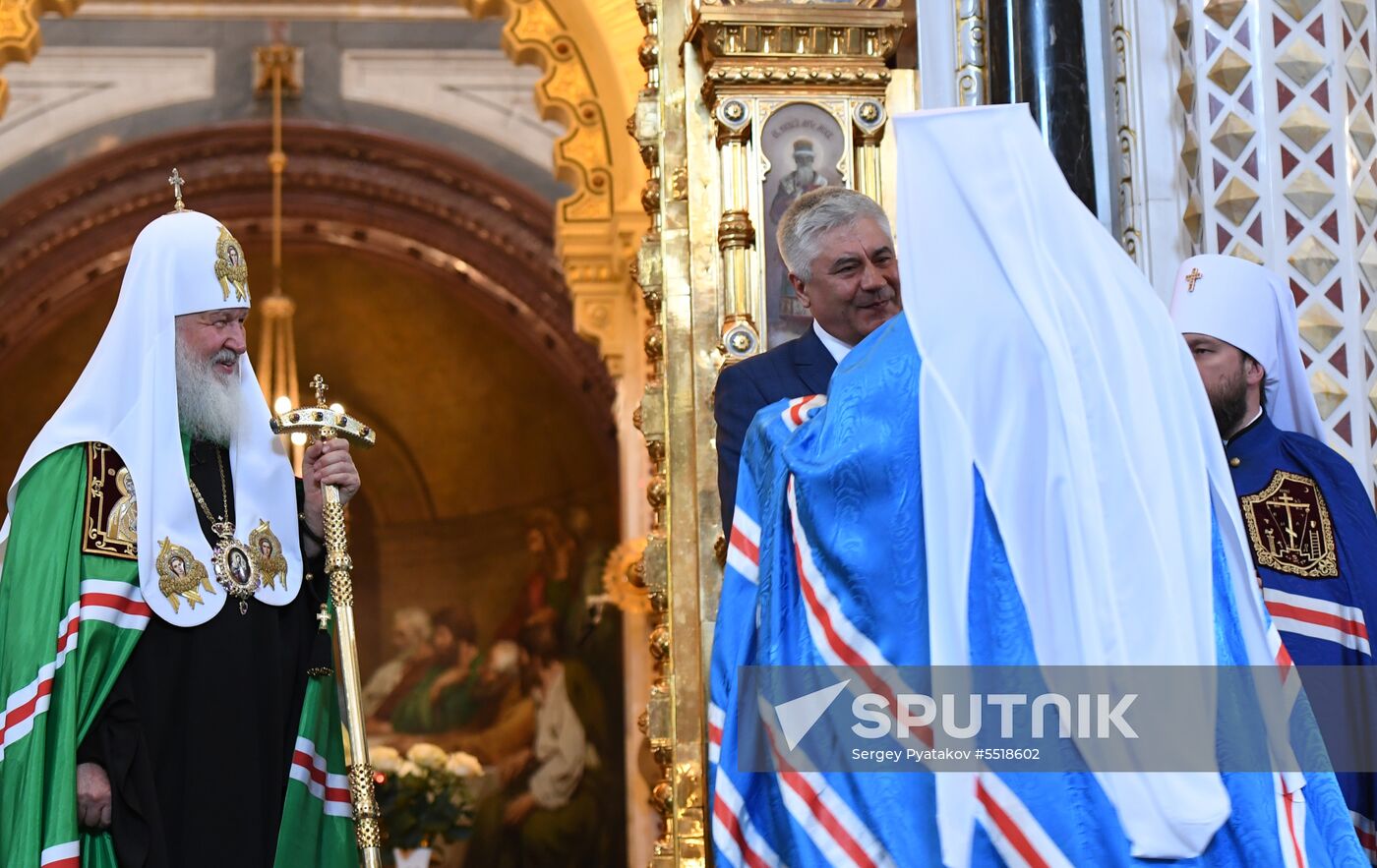 Russian Minister of Internal Affairs Vladimir Kolokoltsev passes ancient icons to Patriarch Kirill