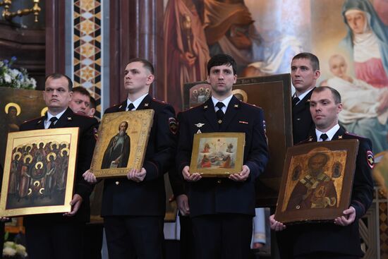 Russian Minister of Internal Affairs Vladimir Kolokoltsev passes ancient icons to Patriarch Kirill