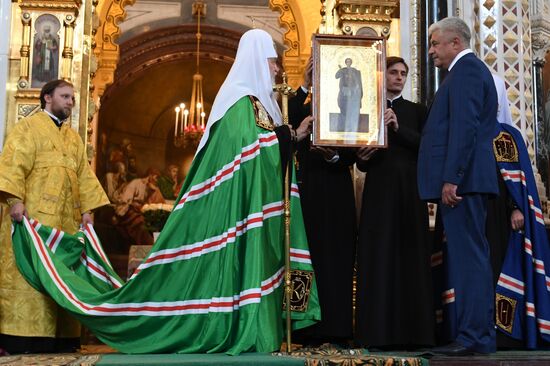 Russian Minister of Internal Affairs Vladimir Kolokoltsev passes ancient icons to Patriarch Kirill