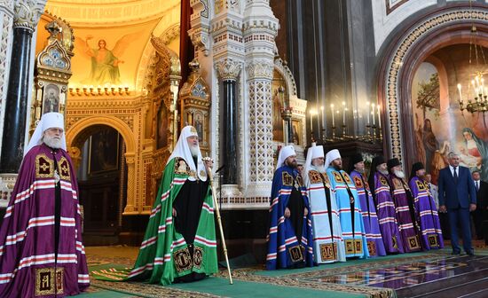Russian Minister of Internal Affairs Vladimir Kolokoltsev passes ancient icons to Patriarch Kirill