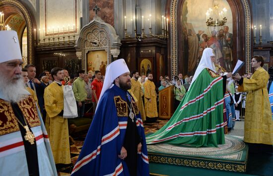Russian Minister of Internal Affairs Vladimir Kolokoltsev passes ancient icons to Patriarch Kirill