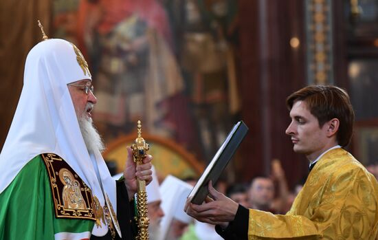 Russian Minister of Internal Affairs Vladimir Kolokoltsev passes ancient icons to Patriarch Kirill