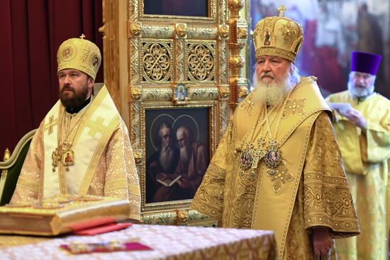Russian Minister of Internal Affairs Vladimir Kolokoltsev passes ancient icons to Patriarch Kirill