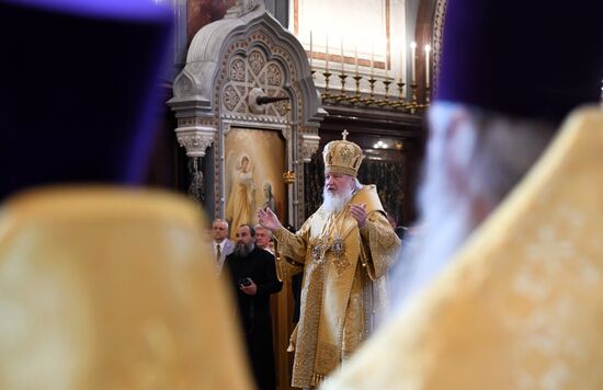 Russian Minister of Internal Affairs Vladimir Kolokoltsev passes ancient icons to Patriarch Kirill