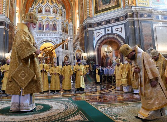 Russian Minister of Internal Affairs Vladimir Kolokoltsev passes ancient icons to Patriarch Kirill