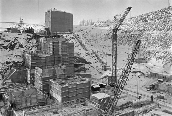 Vilyuiskaya Hydropower Plant under construction
