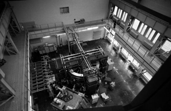 Tokamak-10 thermonuclear reactor