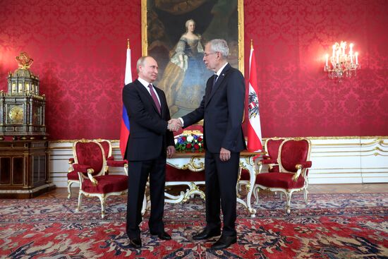 Vladimir Putin pays working visit to Austria