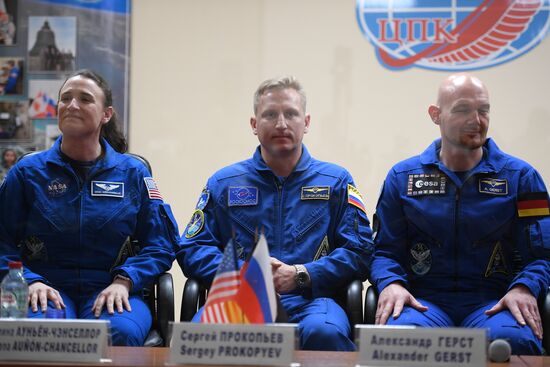 News conference with ISS-56/57 main and backup crews