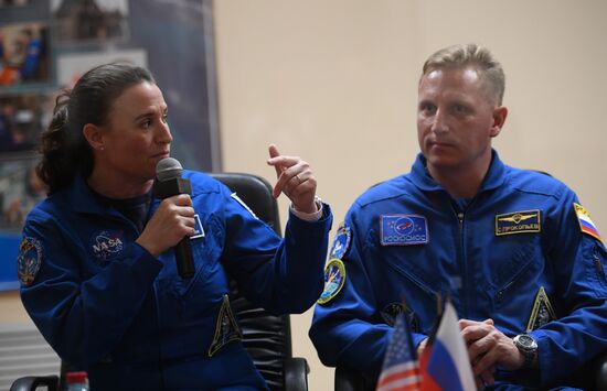 News conference with ISS-56/57 main and backup crews
