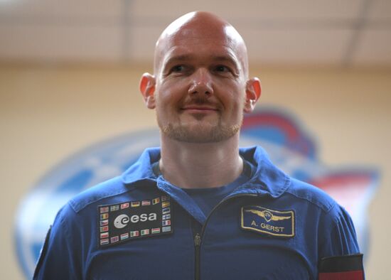 News conference with ISS-56/57 main and backup crews