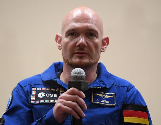 News conference with ISS-56/57 main and backup crews