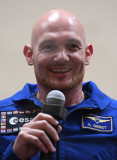 News conference with ISS-56/57 main and backup crews
