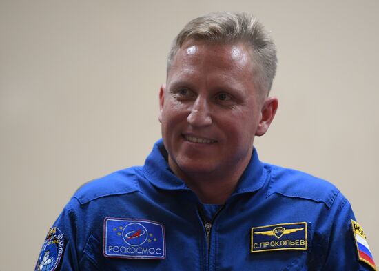News conference with ISS-56/57 main and backup crews