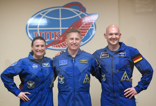 News conference with ISS-56/57 main and backup crews