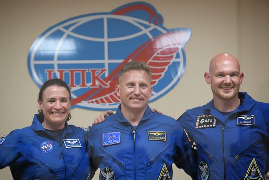 News conference with ISS-56/57 main and backup crews