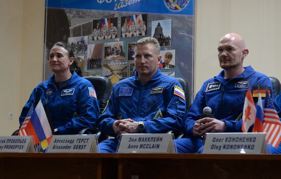 News conference with ISS-56/57 main and backup crews