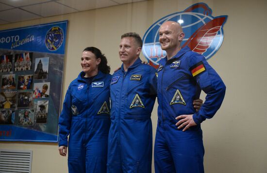 News conference with ISS-56/57 main and backup crews