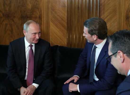 Vladimir Putin pays working visit to Austria