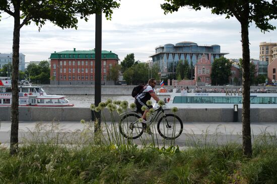 People relax at Museon arts park in Moscow