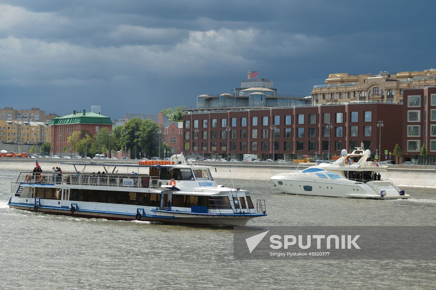 People relax at Museon arts park in Moscow