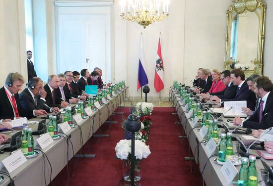 Vladimir Putin pays working visit to Austria
