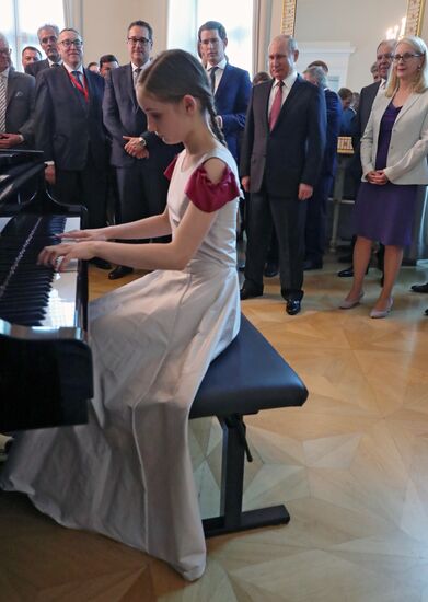 Vladimir Putin pays working visit to Austria