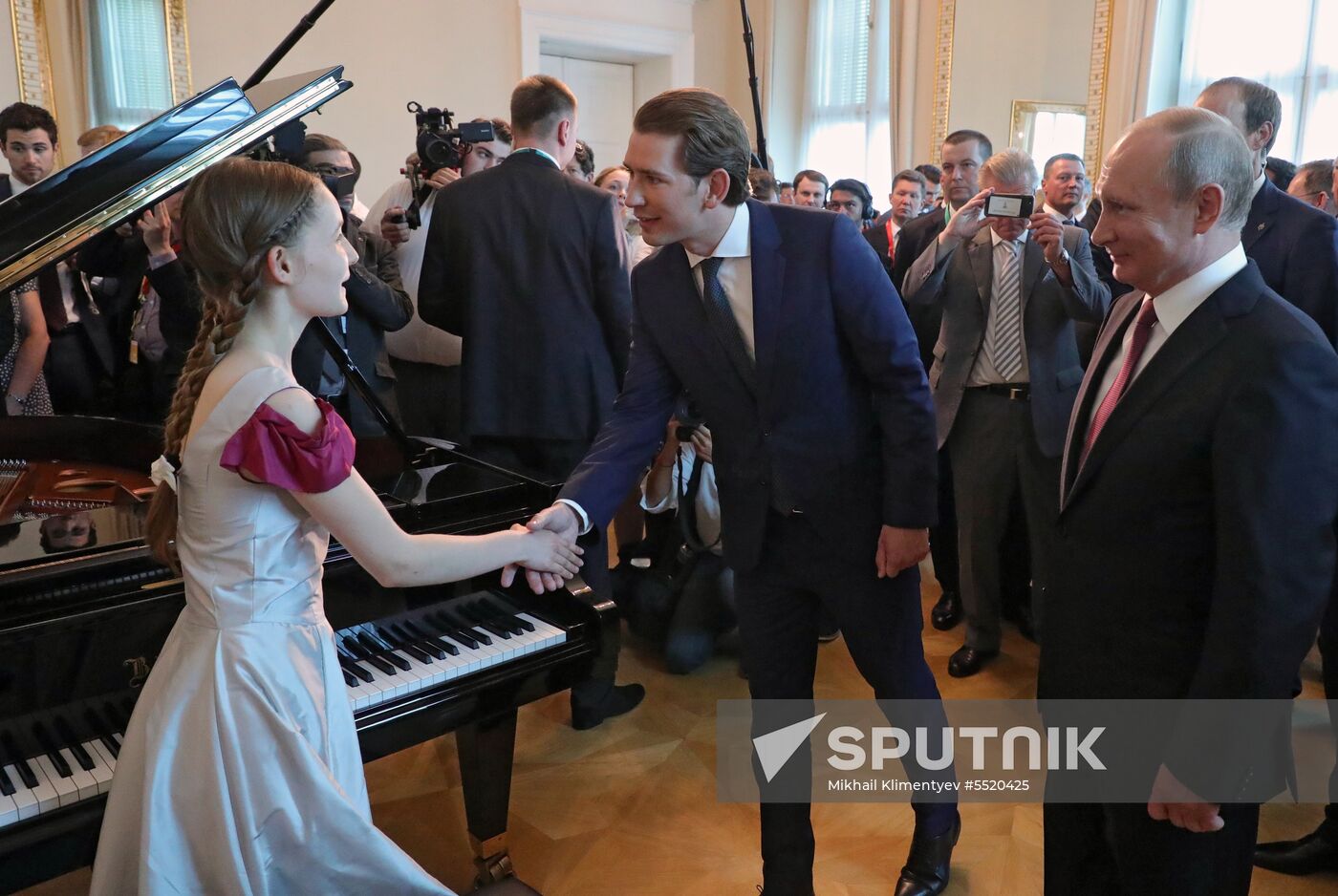 Vladimir Putin pays working visit to Austria