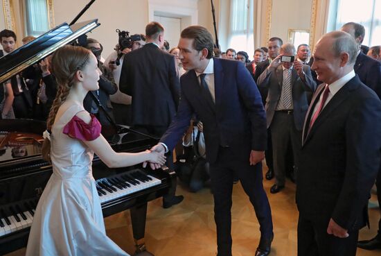Vladimir Putin pays working visit to Austria
