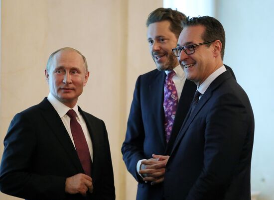 Vladimir Putin pays working visit to Austria